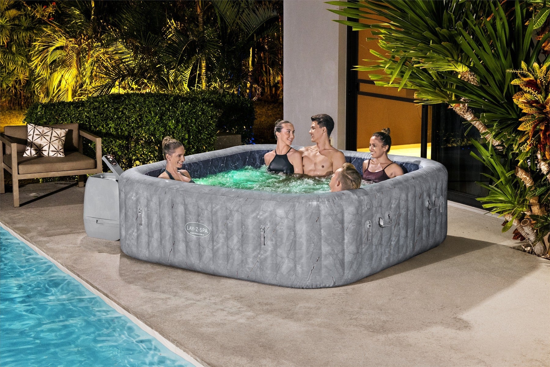 7 person inflatable hot tub