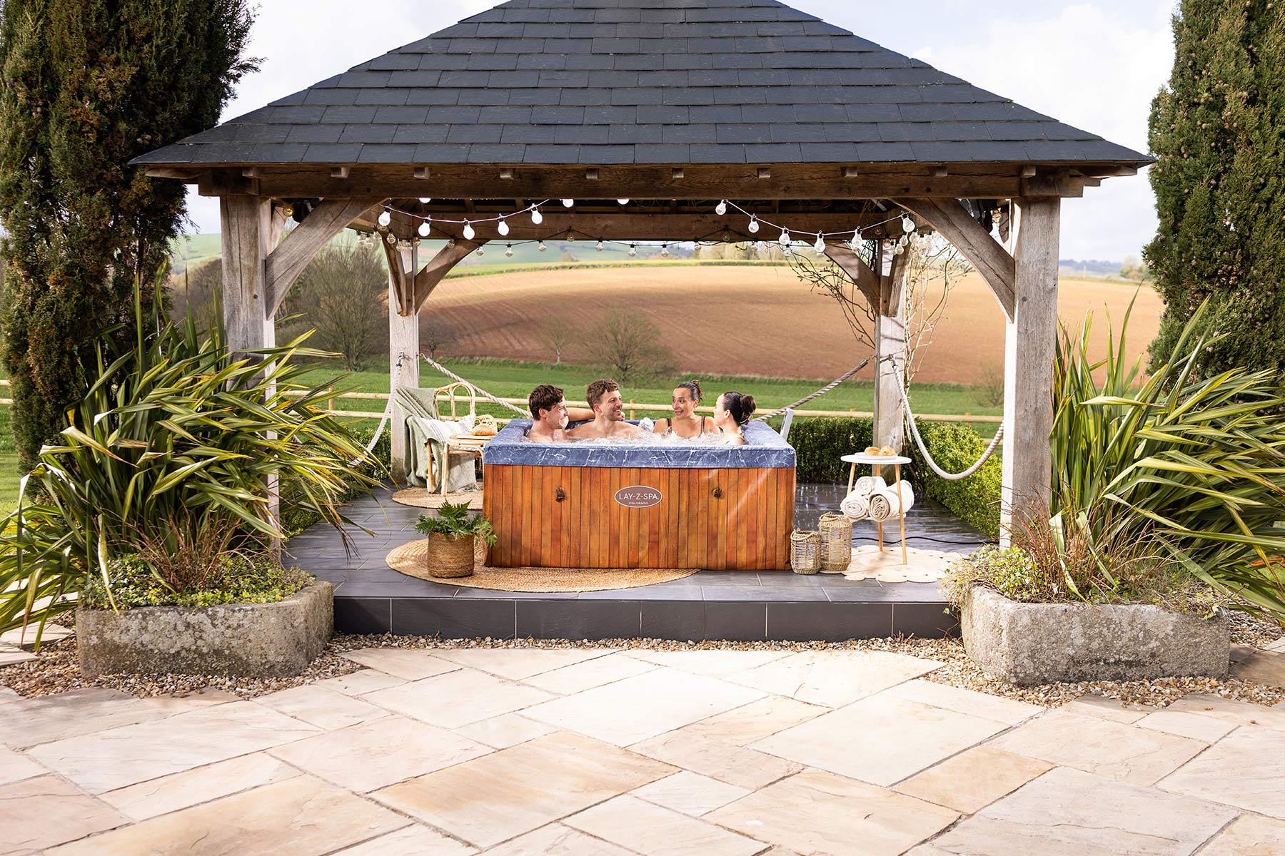 Lay-Z-Spa Colorado hot tub for up to 6 people with rigid ThermaCore foam structure