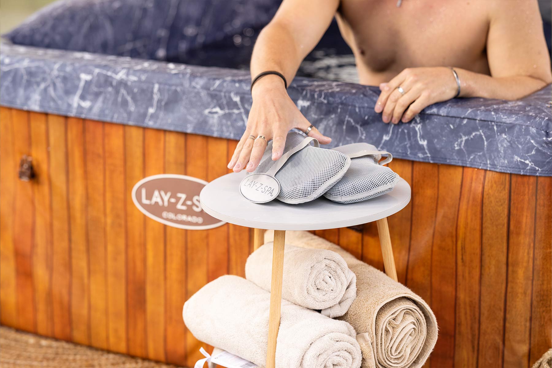 Lay-Z-Spa Colorado with comfortable padded pillows