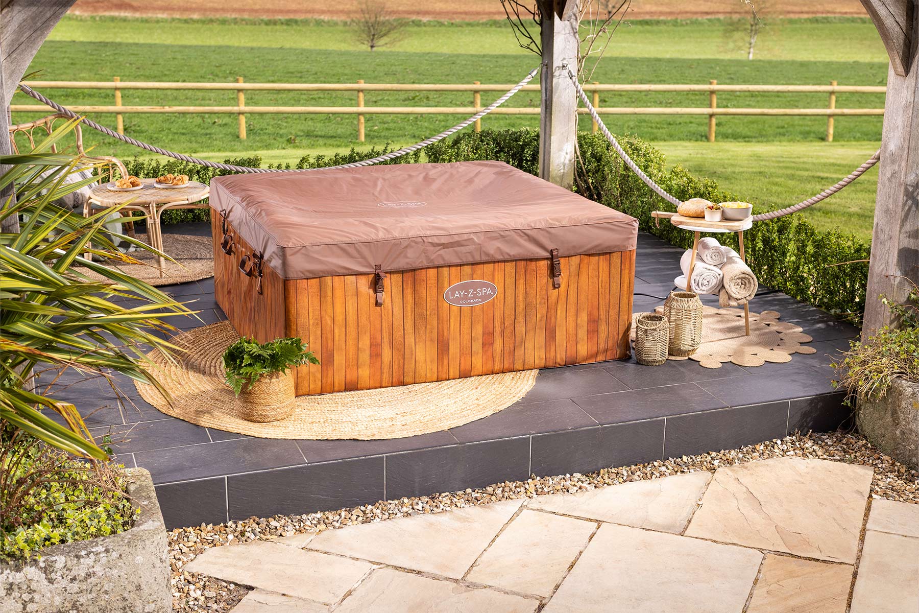 Lay-Z-Spa Colorado hot tub with EnergySense thermal cover cover and durable TriTech liner  