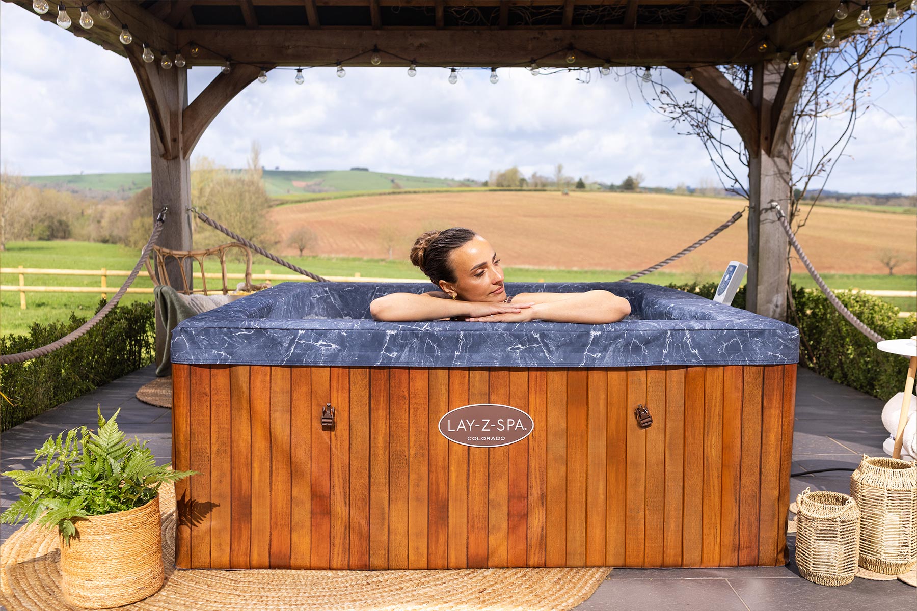 Lay-Z-Spa Colorado with enhanced 140 AirJet massage with therapeutic bubbles