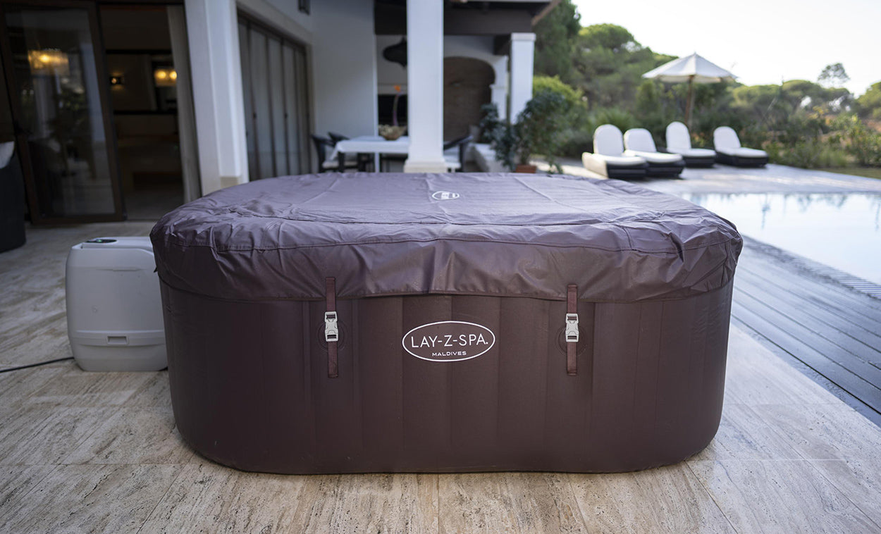 energy efficient lay-z-spa maldives hot tub with cover