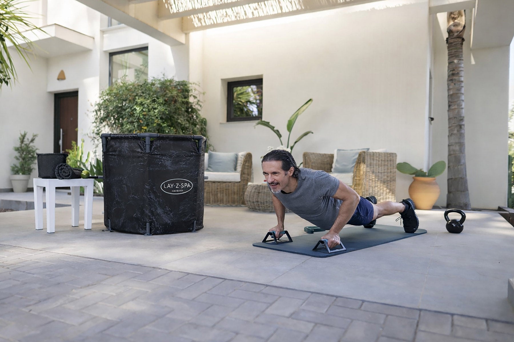 1 person ice bath for athlete recovery