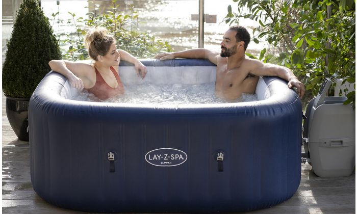 140 AirJet Massage System Inflatable Spa with Freeze Shield Technology and Sociable Square Shape Lay-Z-Spa Hawaii Hot Tub 4-6 Person 